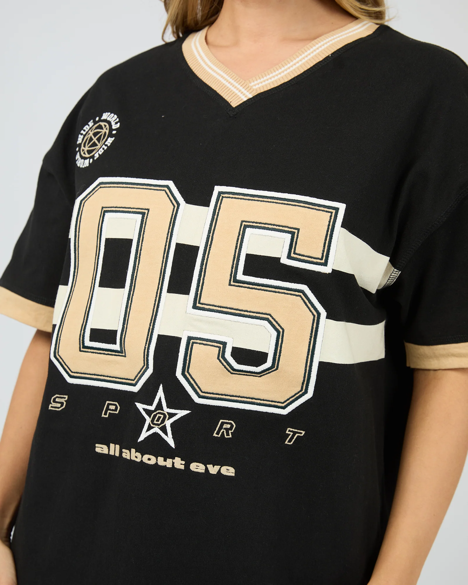 Allstar V-Neck Tee Black - Image 5