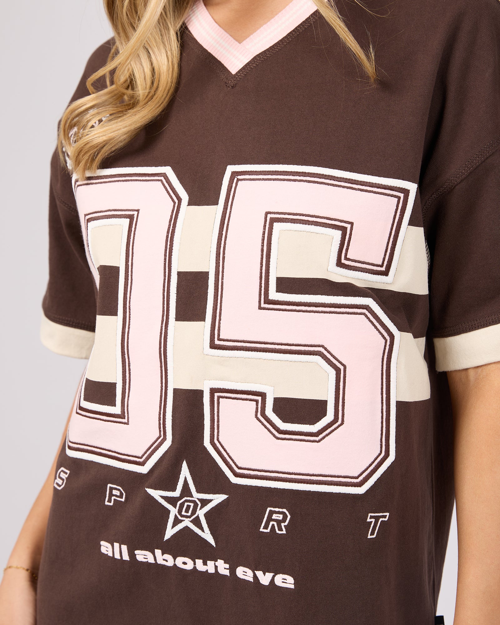 Allstar V-Neck Tee Brown - Image 5