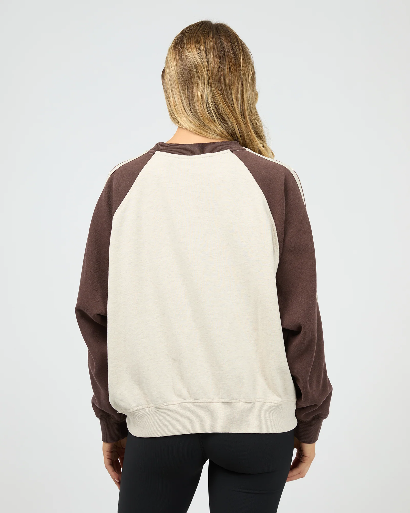 Contrast Club Raglan Crew Oat - Image 3