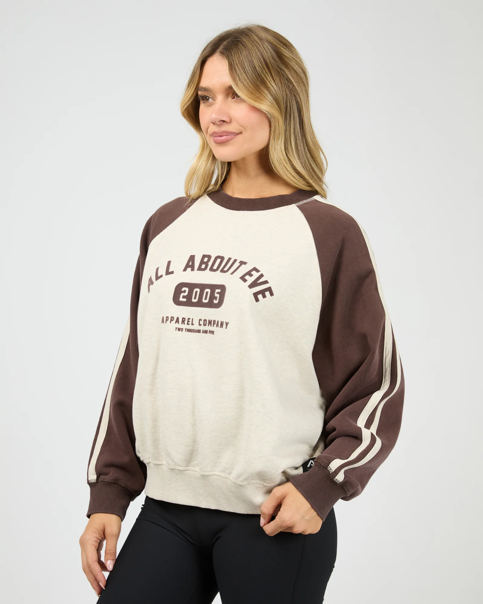 Contrast Club Raglan Crew Oat - Image 4