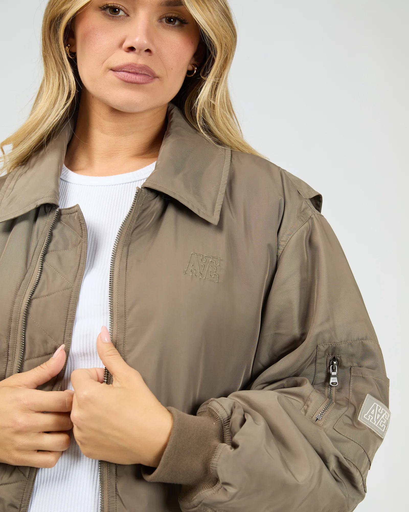 Active Luxe Bomber Mocha - Image 5