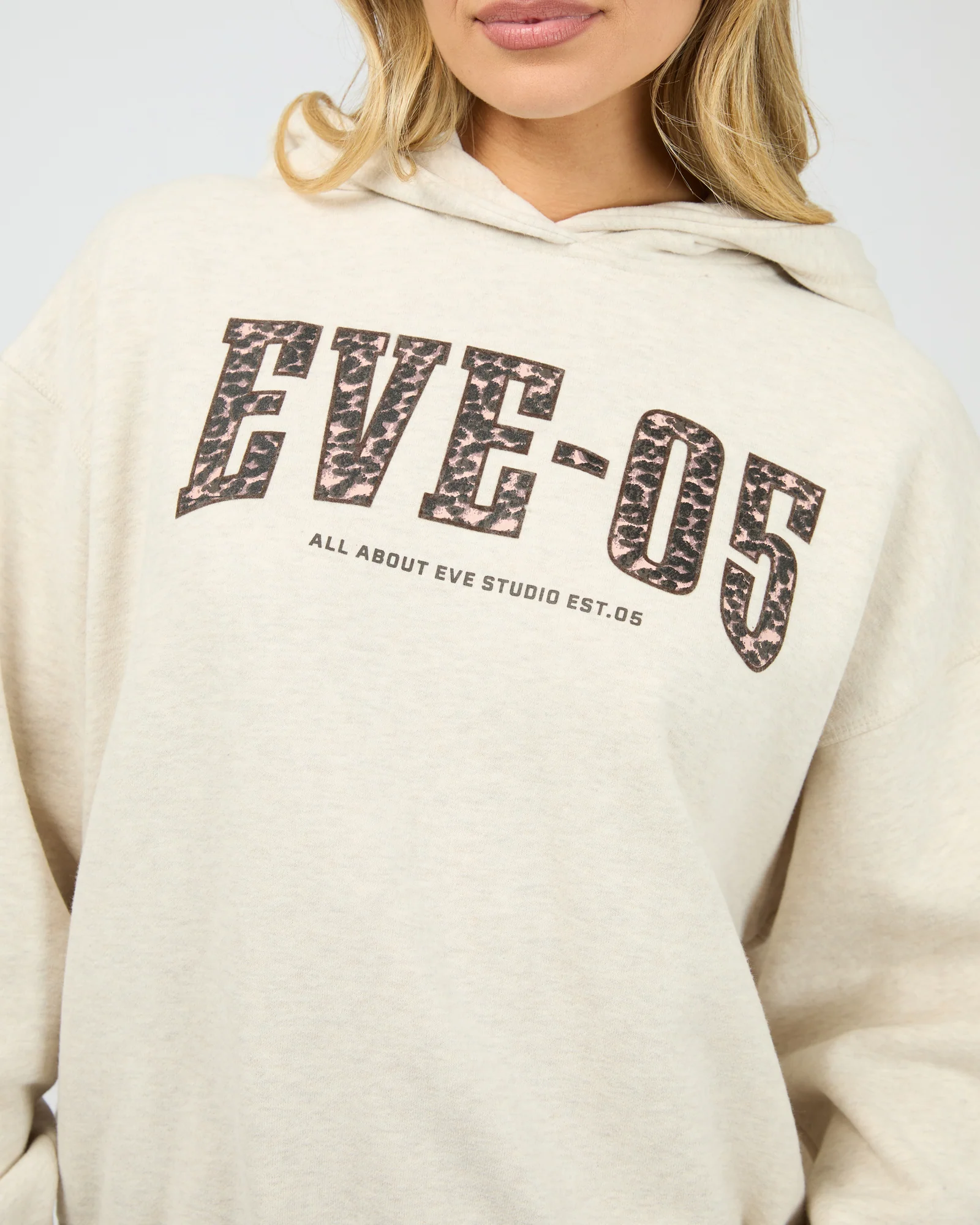 Eve Club House Box Hoodie Oat - Image 5