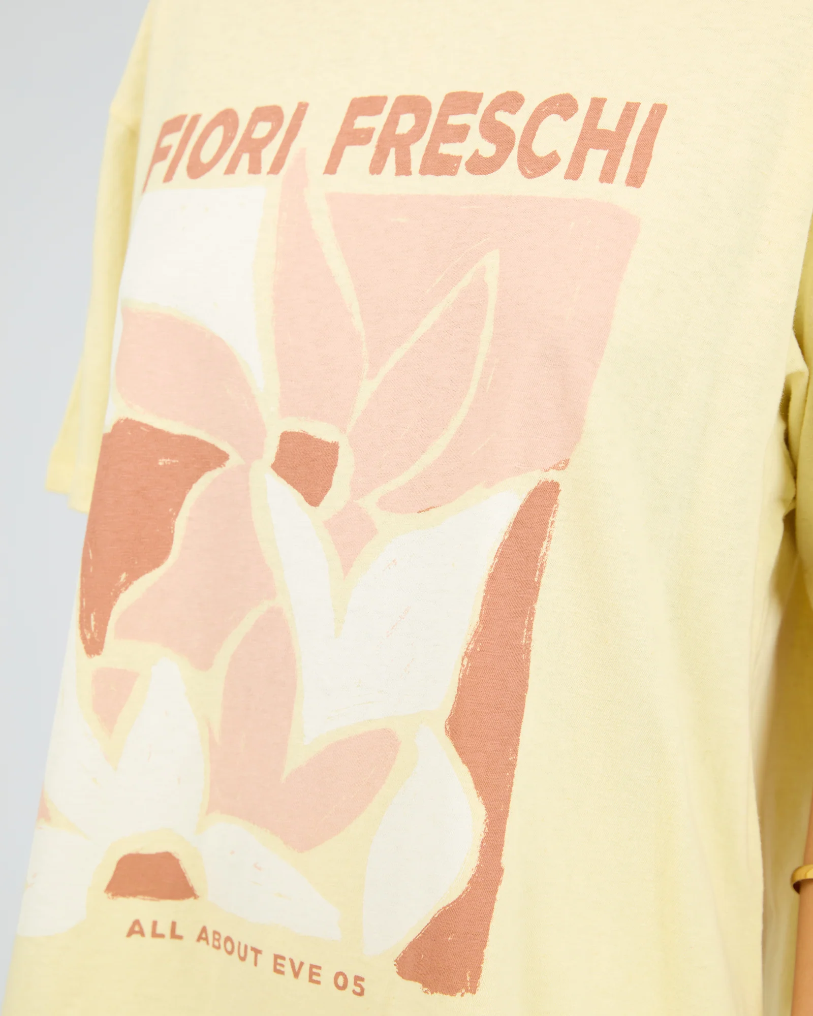 Fiori Freschi Relaxed Tee Yellow - Image 5