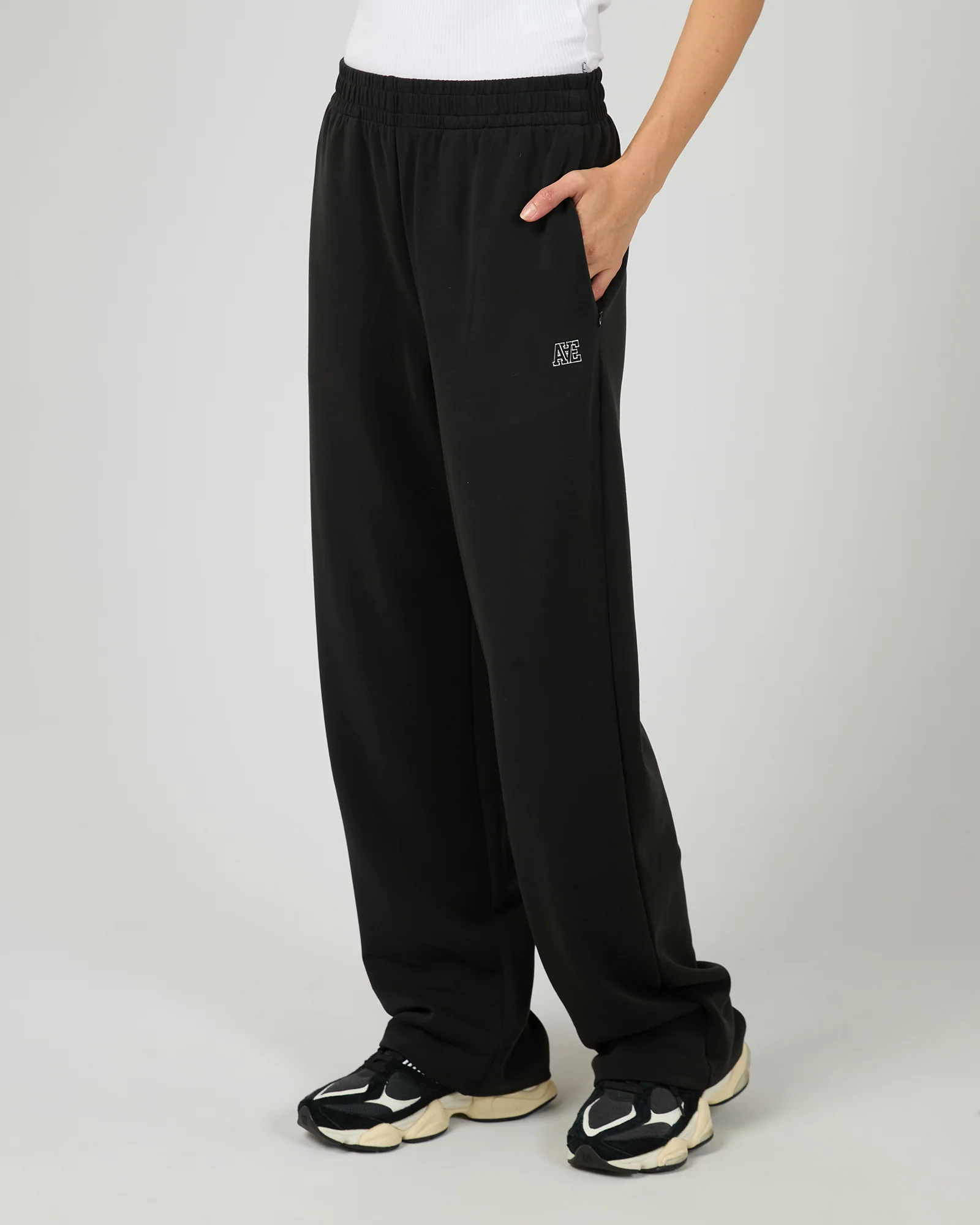 Luxe Active Pant Black - Image 4