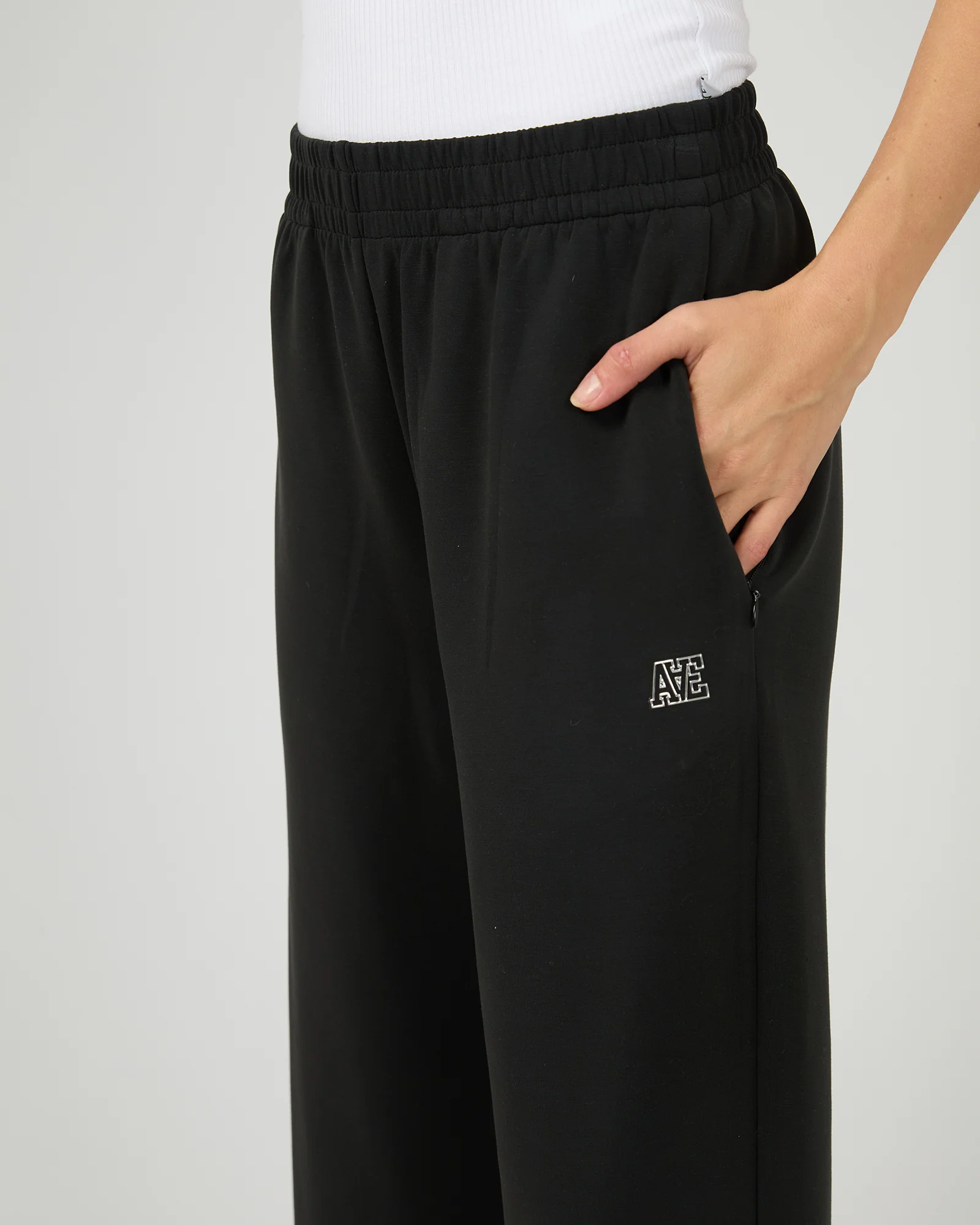 Luxe Active Pant Black - Image 5