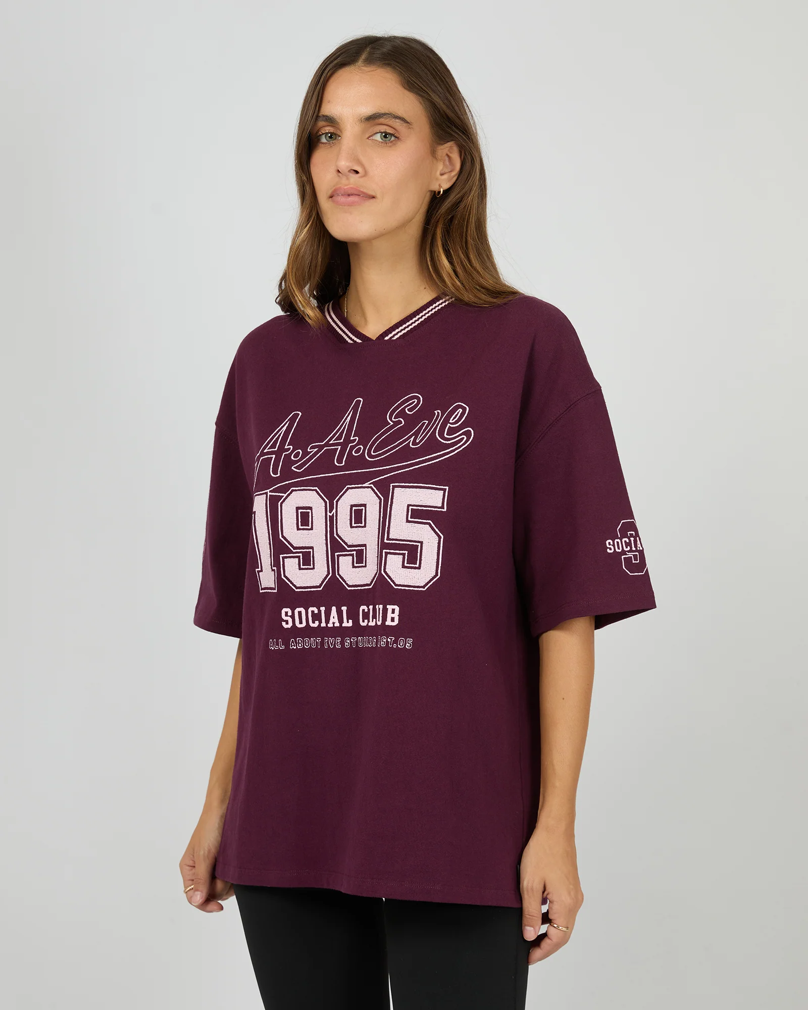 Ninety Five V-Neck Tee Wine - Image 4