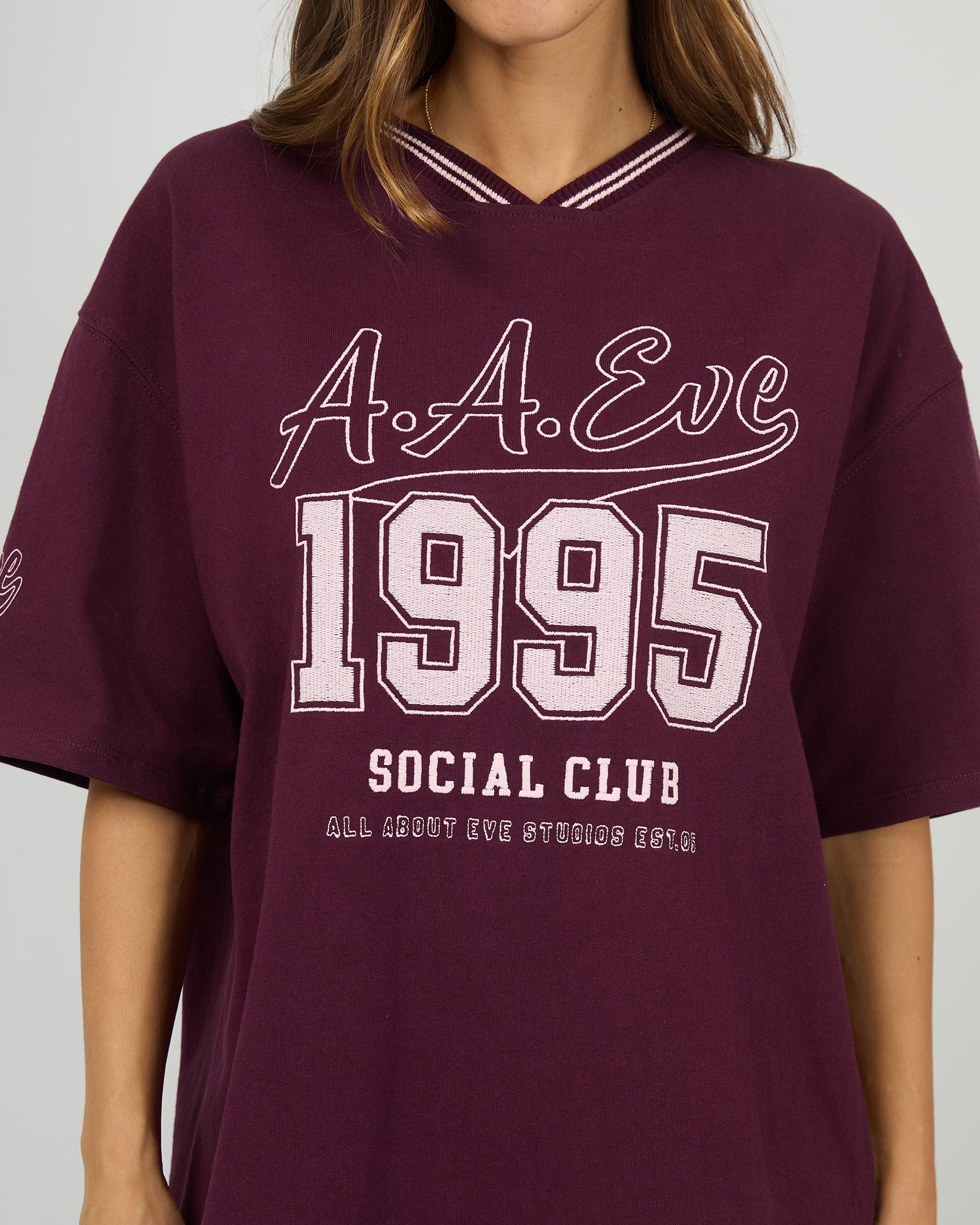 Ninety Five V-Neck Tee Wine - Image 5